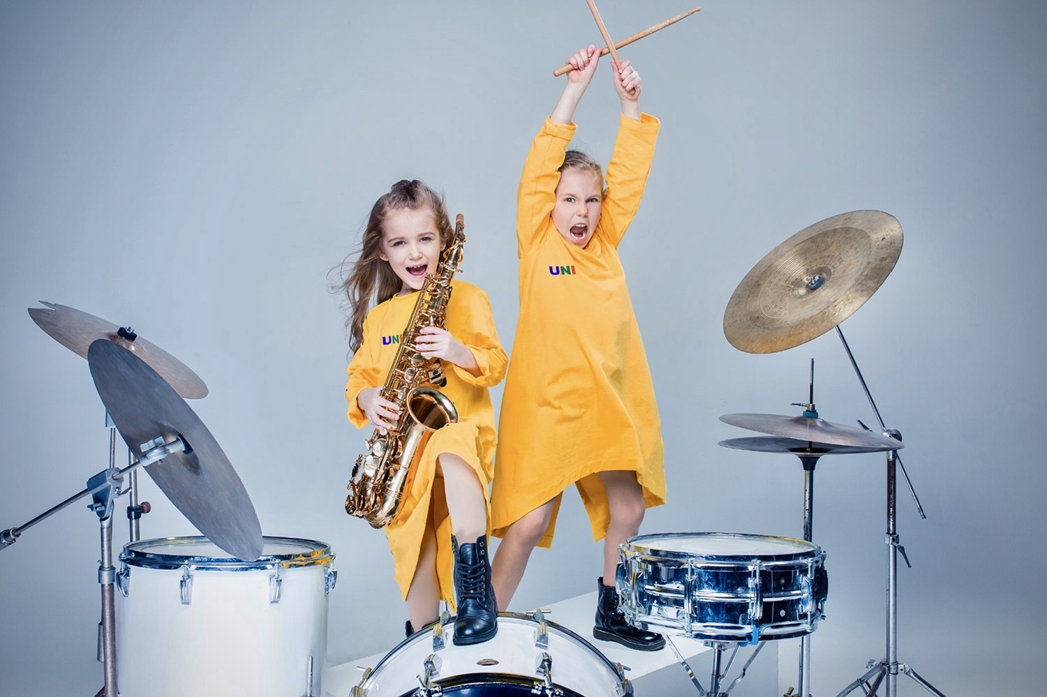 uni-music-2girl